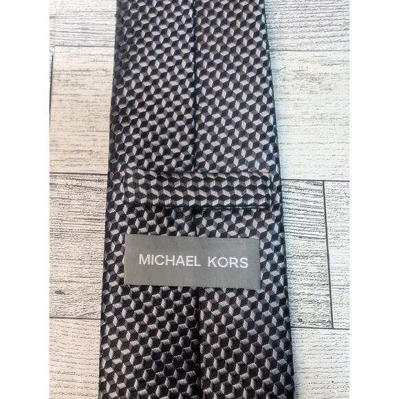 MICHAEL KORS Silk Linked Hexagon Charcoal Gray Neat Tie 3 1/8" X 60" - Picture 3 of 5